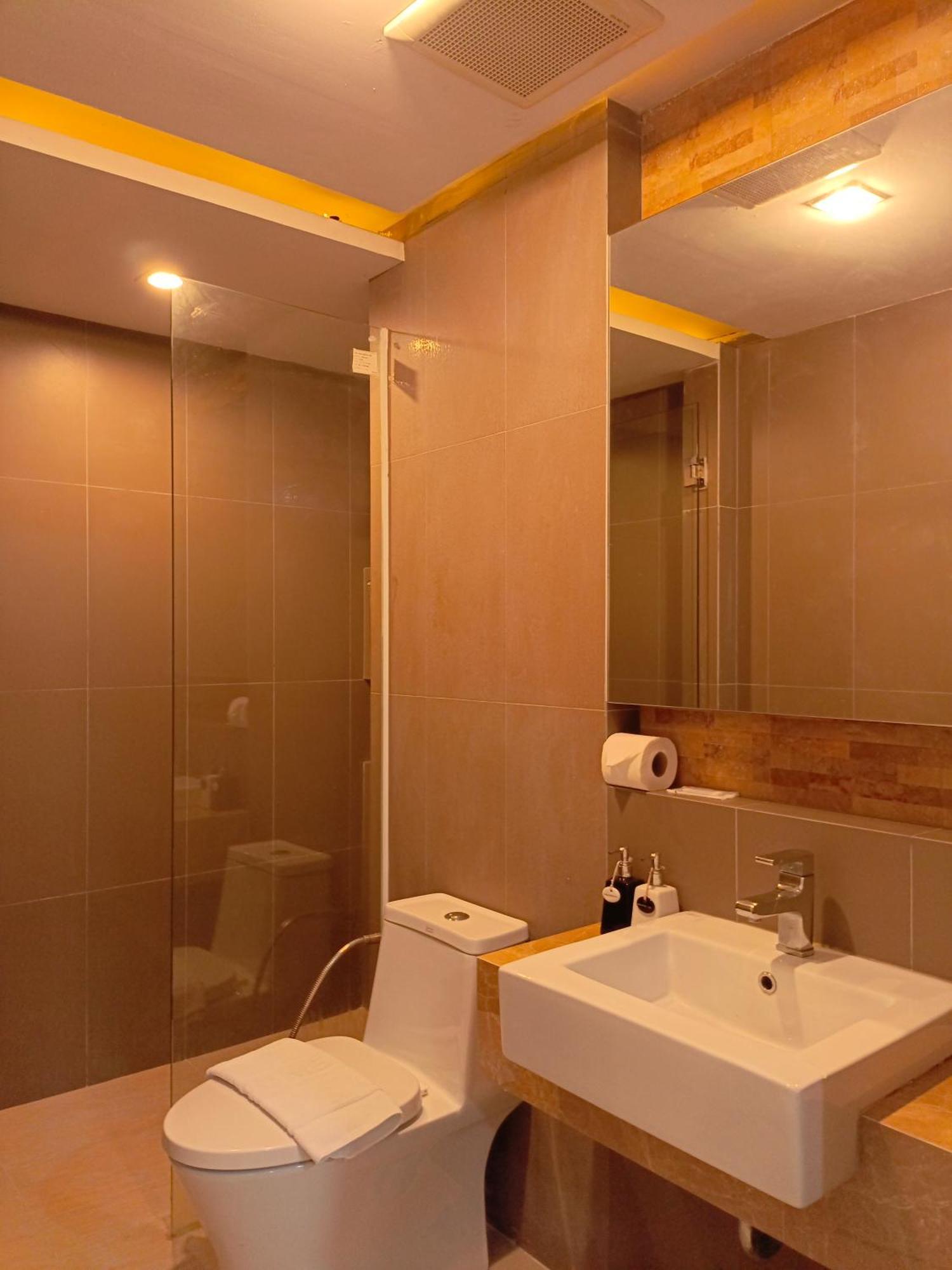 Wisdom Hotel & Residence Районг Екстер'єр фото